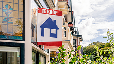 Wil je een huis kopen of verkopen zonder makelaar? Dit zijn de voor- en nadelen als je zelf je huis (ver)koopt.