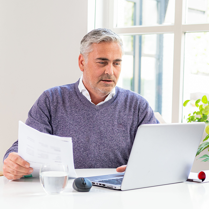 Een overlijdensrisicoverzekering (ORV) is een verzekering die een bedrag aan je nabestaanden uitkeert als je voor een bepaalde datum overlijdt. 