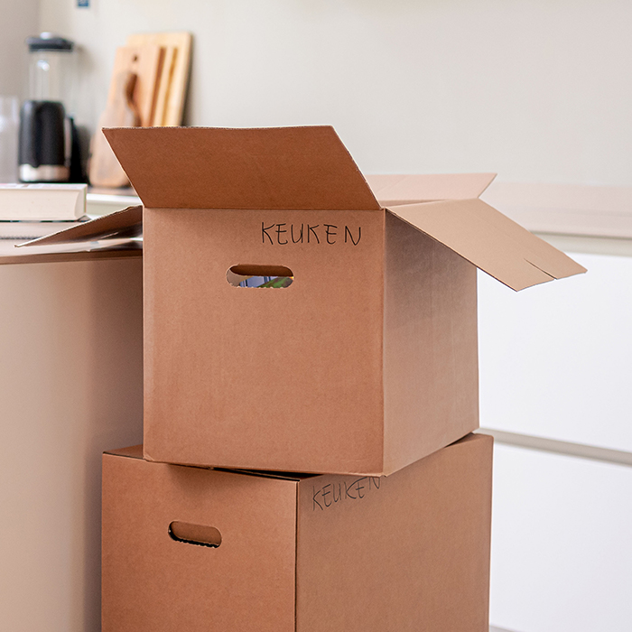 Je gaat verhuizen: waar moet je aan denken? Met de checklist verhuizen weet je wat je moet regelen in je oude huis, voor je nieuwe huis en de verhuisdag.