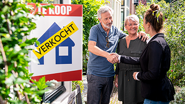 Als ouders kun je overwegen om samen met jullie kind een huis te kopen en te gaan samenwonen. 